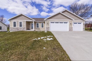 525 Eagle Ridge Lane, Portage, WI 53901