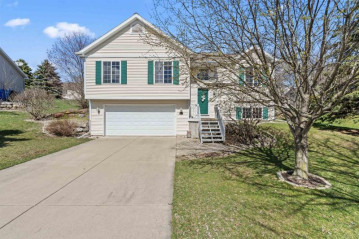 112 Stonefield Circle, Mount Horeb, WI 53572