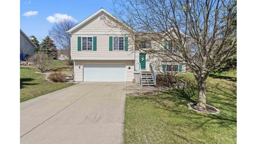 112 Stonefield Circle Mount Horeb, WI 53572 by Mhb Real Estate - Offic: 608-709-9886 $424,900