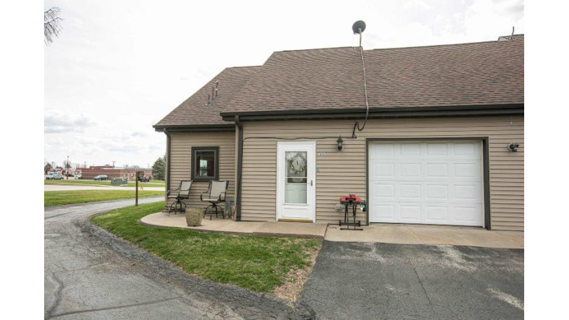 305 W Clay Street Cuba City, WI 53807 by Lori Droessler Real Estate, Inc. - Cell: 608-778-9805 $174,500