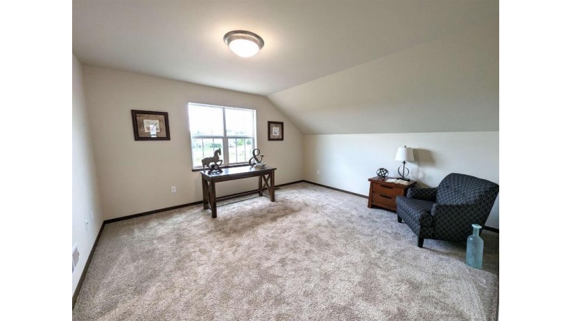 6944 Pine Siskin Place Middleton, WI 53562 by Encore Real Estate Services, Inc. - cari.wuebben@encorehomesinc.com $501,000