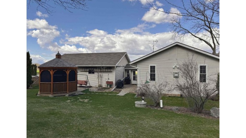 2857 Happy Valley Road Bristol, WI 53590 by Rock Realty $379,900