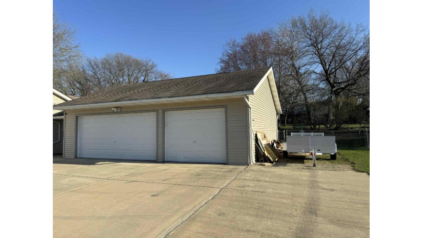 2857 Happy Valley Road Bristol, WI 53590 by Rock Realty $379,900