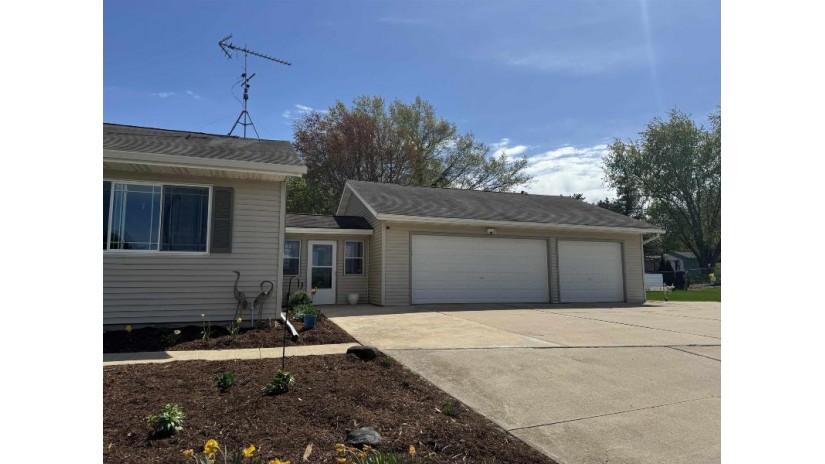 2857 Happy Valley Road Bristol, WI 53590 by Rock Realty $379,900