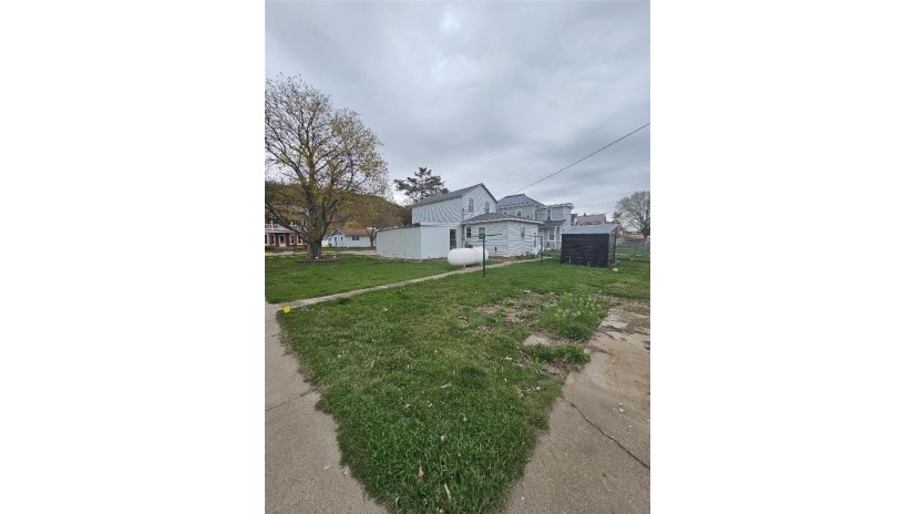 302 E Amelia Street Cassville, WI 53806 by Tim Slack Auction & Realty, Llc-Lancaster $79,000