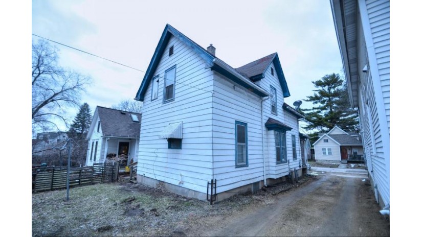 206 Buell Street Madison, WI 53704 by Re/Max Preferred - jeffolsonhomes@gmail.com $305,000