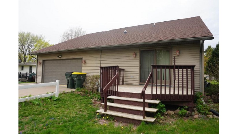 412 S Buchanan Street Prairie Du Chien, WI 53821 by Adams Auction And Real Estate $325,000