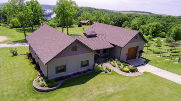 2218 Harpers Highlands Lane, Taylor, IA 52146