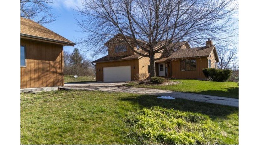 734 Cottage Grove Road Deerfield, WI 53531 by Roffman Realty Group Llc $830,000