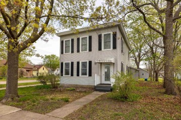 158 N Wacouta Avenue, Prairie Du Chien, WI 53821