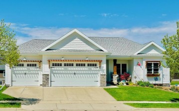 232 Stone Bridge Circle, Deerfield, WI 53531