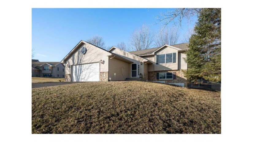 1523 Hillside Court New Richmond, WI 54017 by Re/Max Team 1 Realty $369,000