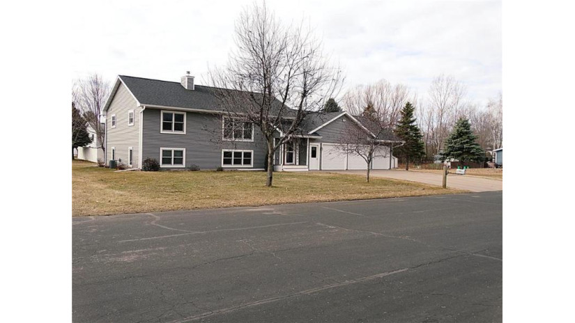 616 Skyview Avenue Cameron, WI 54822 by Team Realty $425,000