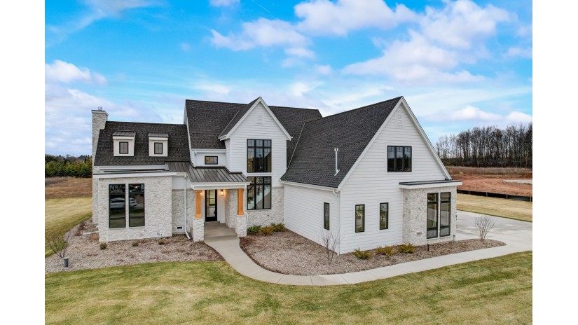 13853 N Pine View Ct Mequon, WI 53097 by Shorewest Realtors $1,750,000