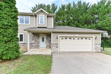 309 Trail Of Pines Ln, Rochester, WI 53105-7908