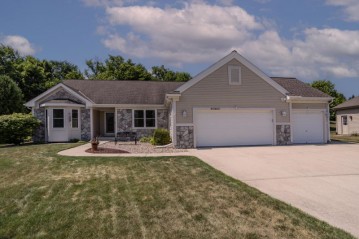 W234N7635 Grey Moss Ct, Sussex, WI 53089-1548