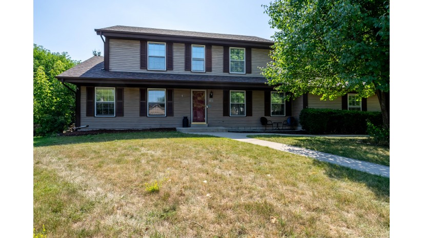 W142N4896 Fieldcrest Ct Menomonee Falls, WI 53051 by Shorewest Realtors $399,000