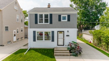 8915 W Orchard St, West Allis, WI 53214-4259