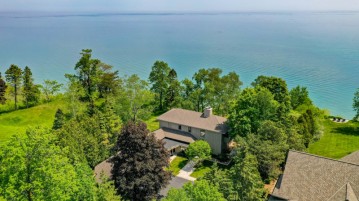 10804 N Lake View Rd, Mequon, WI 53092-5814