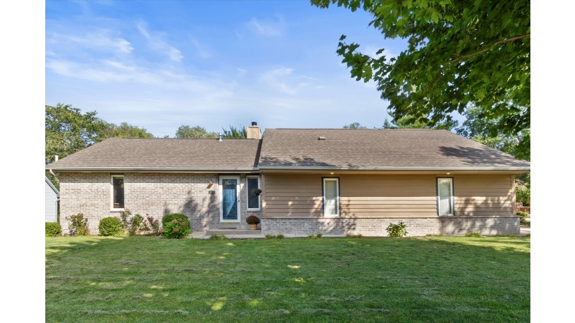 8070 S 55th St Franklin, WI 53132 by Shorewest Realtors $425,000