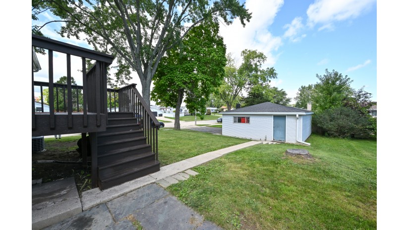 1612 Forest Hill Ave South Milwaukee, WI 53172 by Shorewest Realtors $259,000