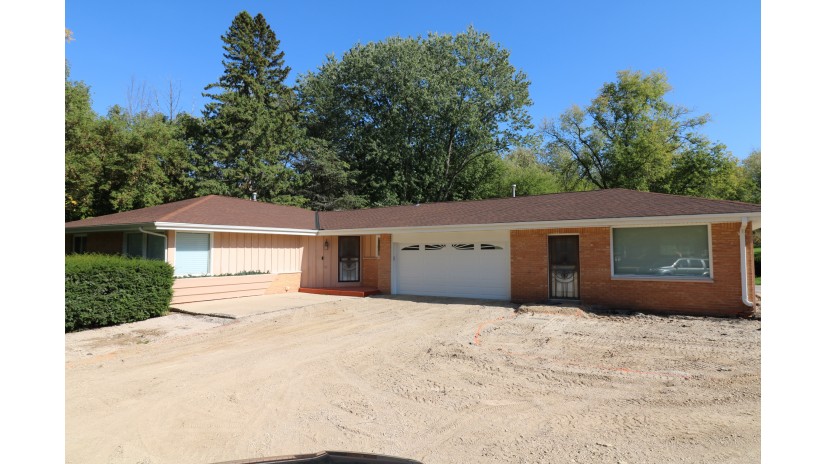 18335 W National Ave New Berlin, WI 53146 by Shorewest Realtors $395,000