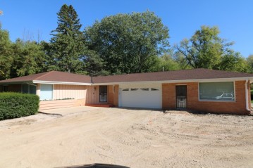 18335 W National Ave, New Berlin, WI 53146-4239