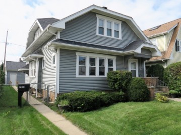 2048 Thurston Ave, Racine, WI 53403-4229