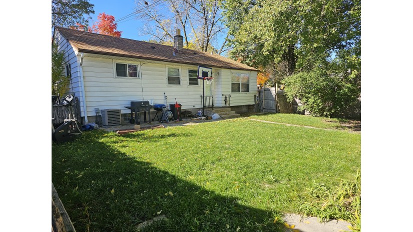 3876 N 75th St Milwaukee, WI 53216 by Shorewest Realtors $139,900