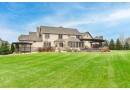 11556 N Creekside Ct, Mequon, WI 53092 by Shorewest Realtors $1,625,000