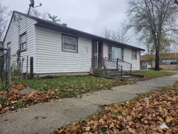 4808 N 25th St, Milwaukee, WI 53209-5633