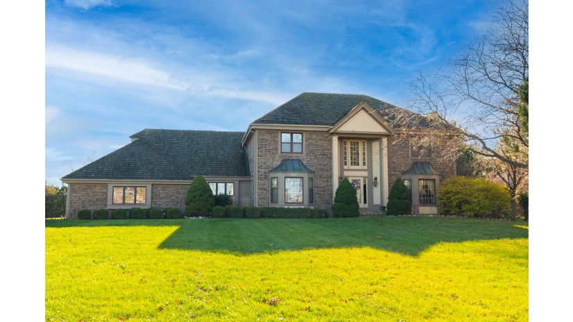 2715 W Country Club Dr Mequon, WI 53092 by Shorewest Realtors $999,900