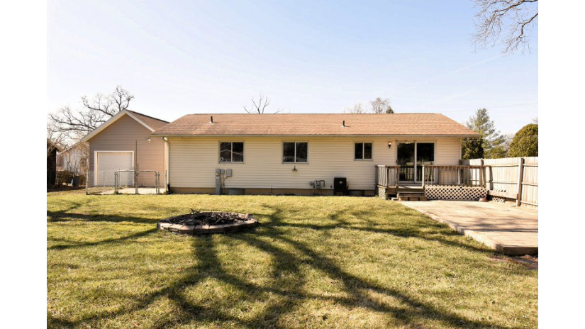 W1059 Pell Lake Dr Bloomfield, WI 53128 by Shorewest Realtors $313,000