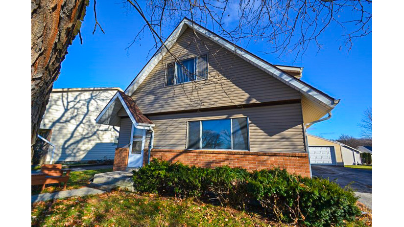 9170 N 95th St Milwaukee, WI 53224 by Shorewest Realtors $224,900