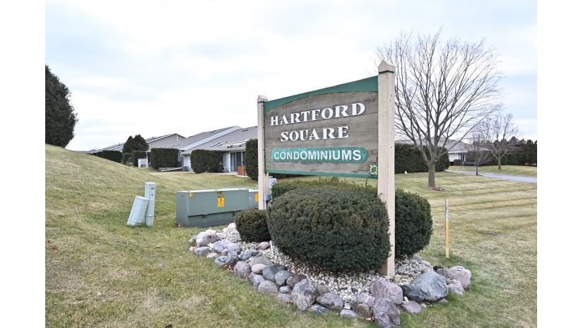 359 Hartford Sq 5 Hartford, WI 53027 by Shorewest Realtors $249,900