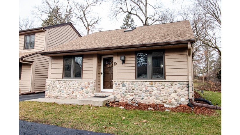 1333 Hickory Dr S D Waukesha, WI 53186 by Shorewest Realtors $217,000