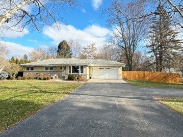 W156N10024 Pilgrim Rd, Germantown, WI 53022-4802