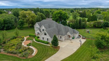 12606 N Rotary Park Ct, Mequon, WI 53092
