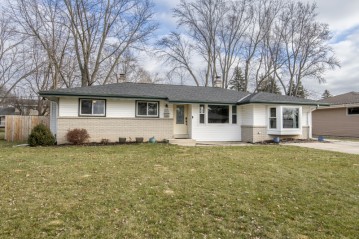 W174N8834 Christopher Blvd, Menomonee Falls, WI 53051-2009