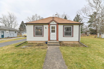 307 S 5th Ave, Walworth, WI 53184