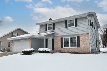 520 W Beutel Rd, Port Washington, WI 53074-1017