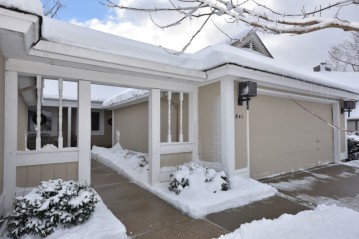 841 W Autumn Path Ln, Bayside, WI 53217-1605