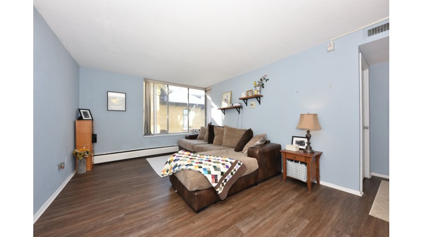 1409 N Prospect Ave 305 Milwaukee, WI 53202 by Shorewest Realtors $134,900