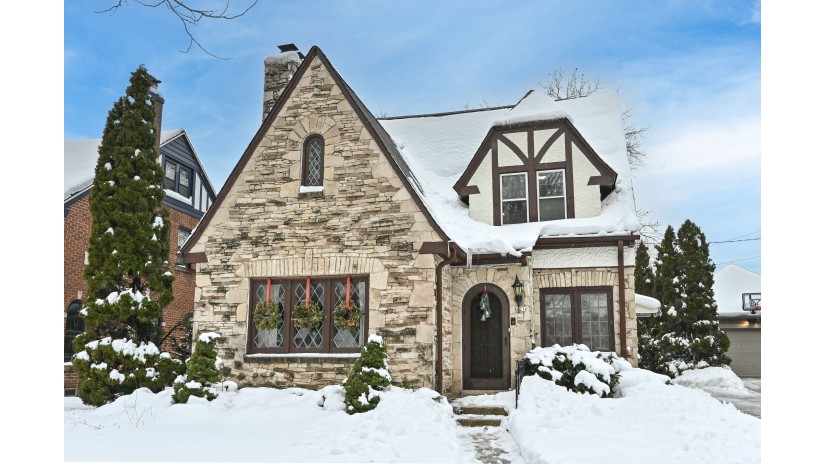 621 N 70th St Wauwatosa, WI 53213 by Shorewest Realtors $499,000