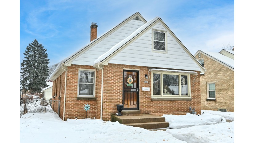 3024 N 79th St Milwaukee, WI 53222 by Shorewest Realtors $239,000