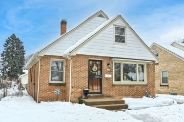 3024 N 79th St, Milwaukee, WI 53222-4906