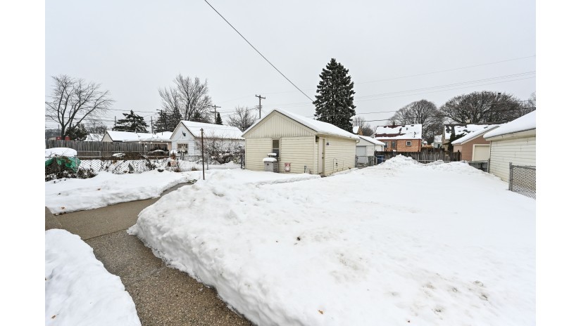 3024 N 79th St Milwaukee, WI 53222 by Shorewest Realtors $239,000