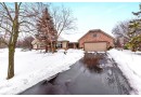 10708 N Essex Ct, Mequon, WI 53092 by Shorewest Realtors $595,000