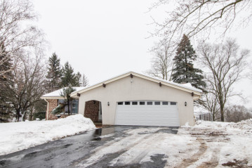 21649 W Birchwood Dr, Lannon, WI 53046-9615