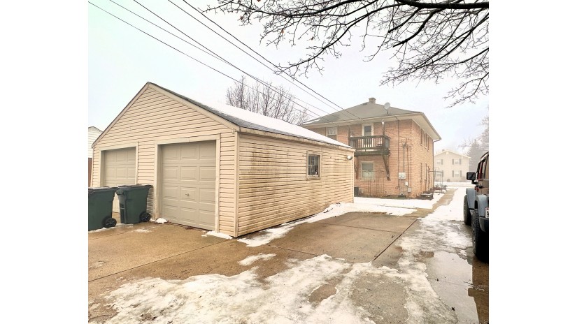 531 Sycamore Ave South Milwaukee, WI 53172 by Shorewest Realtors $299,900